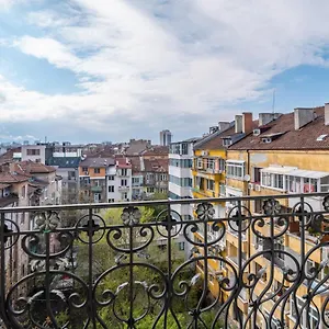 Vitosha Str 2bd White & Blue By Flat Mаnager Sofia